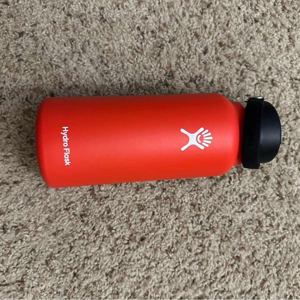 Red 32oz Hydro Flask